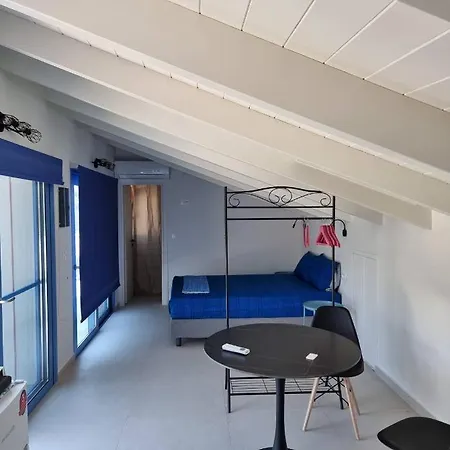 Attic In Lassi ארגוסטולי